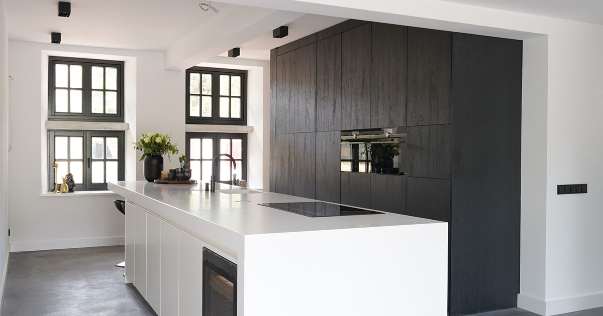 hoogglans witte keuken schuurmans keukens Schuurmans Keukens levert keukens en andere maatwerk meubels van A tot Z.