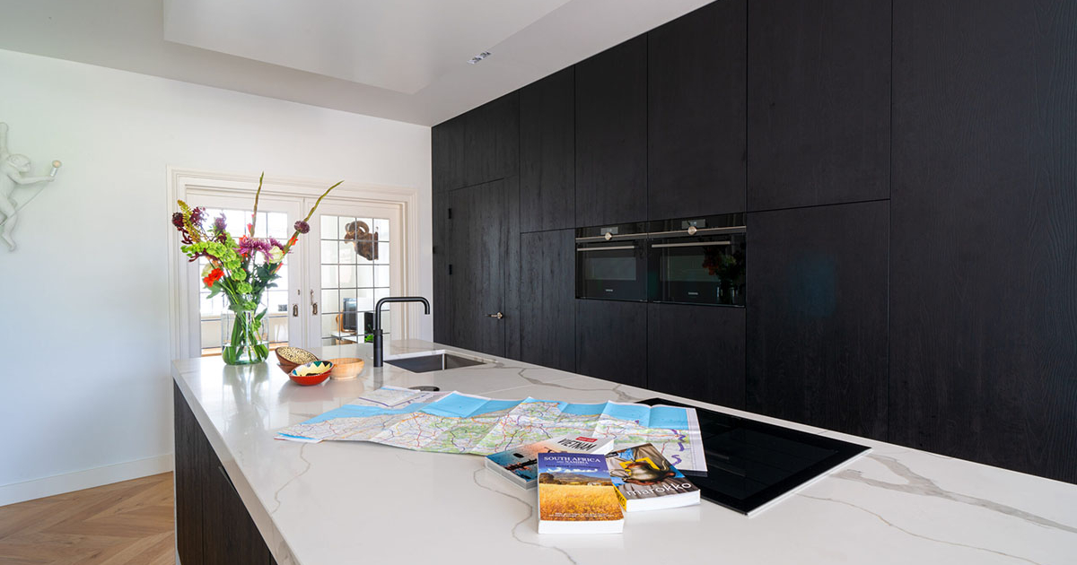 schuurmans keukens moderne keuken marmer Schuurmans Keukens levert keukens en andere maatwerk meubels van A tot Z.